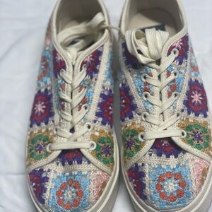 Dirty Laundry Bohemian Cream Low-Top Sneakers with Vibrant Embroidery
